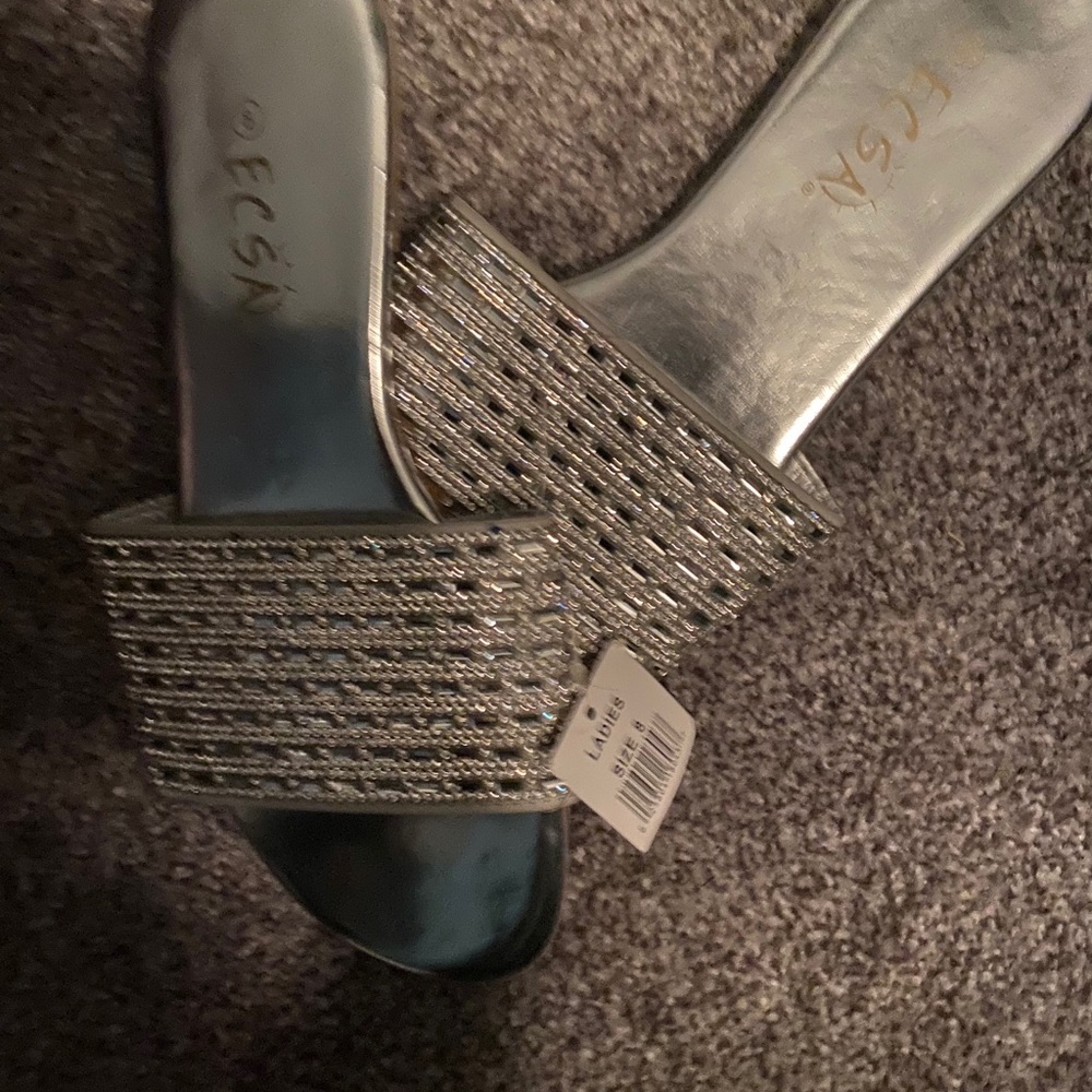 Spring Bling Sz 8 women’s flip flop style sandals - Picture 4 of 9